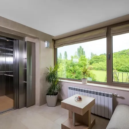 & Relax Zone Cattleya クルシュナ