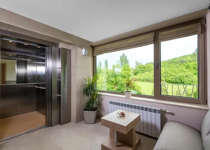 & Relax Zone Cattleya Крушуна