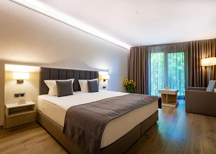 & Relax Zone Cattleya Хотел 3*